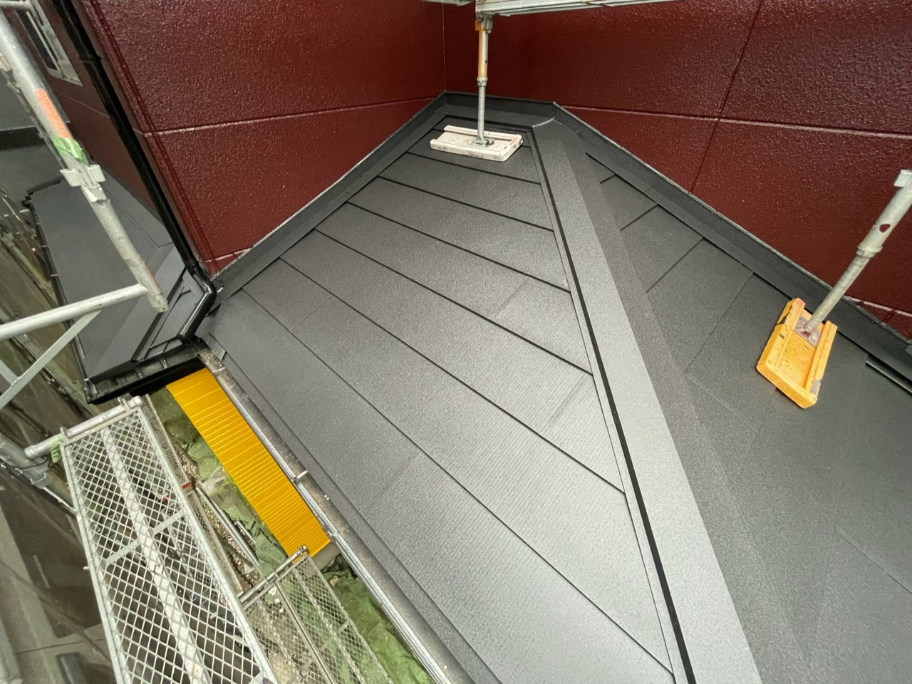 埼玉県 コロニアルカバー工法73㎡ 施工後の下屋根