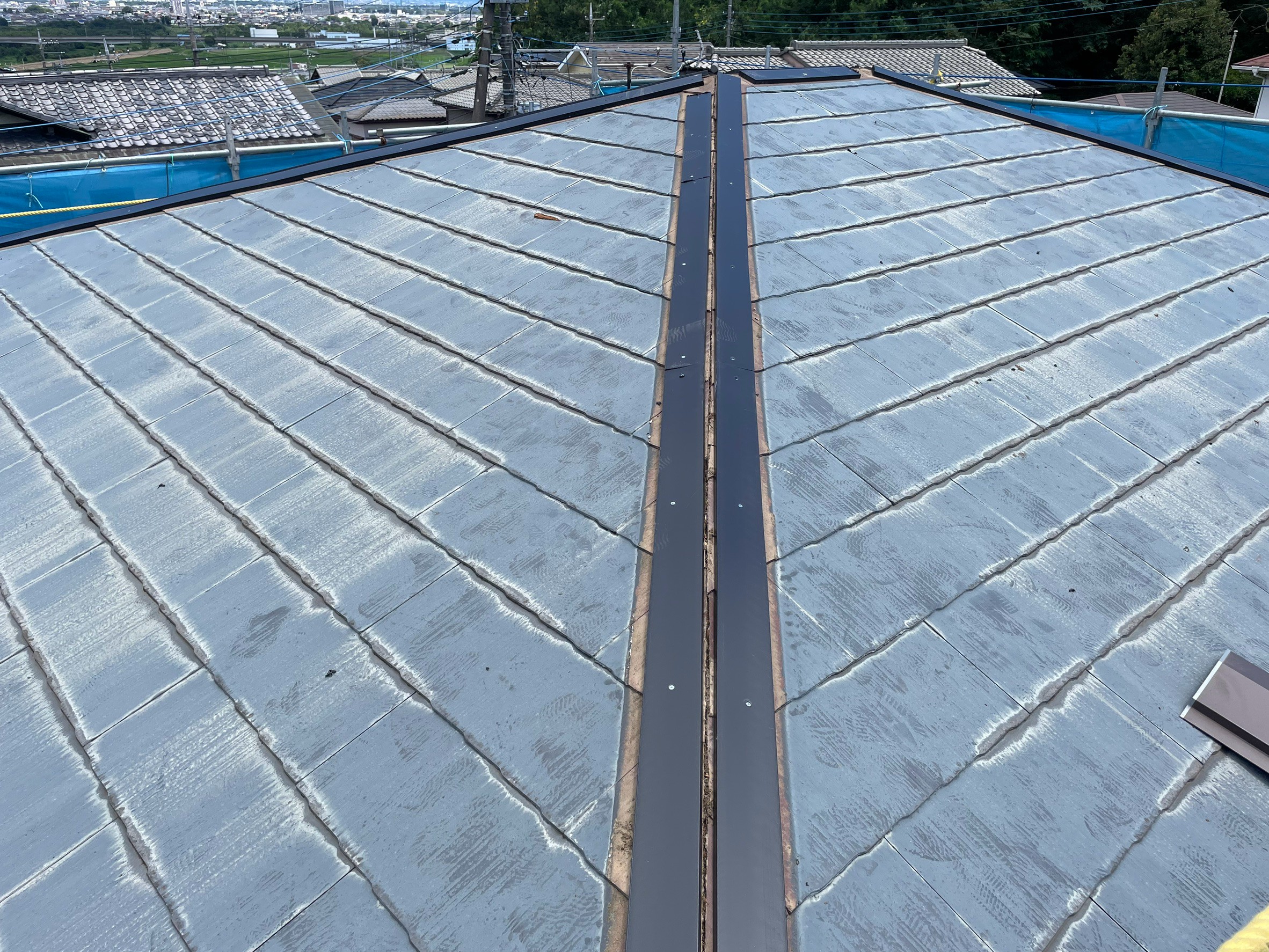 棟板金を施工する屋根の取り合い部